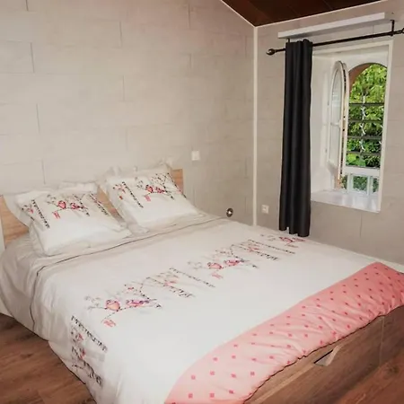 Casa de Férias Magnanerie Leony : Maison Au Calme Avec Jardin